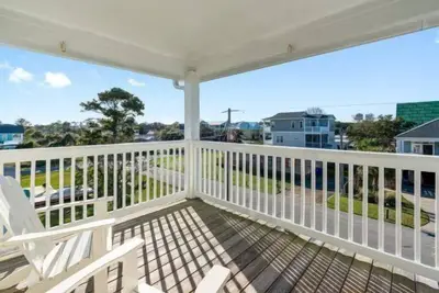 Image de Tiki Tide at Carolina Beach, close to beach