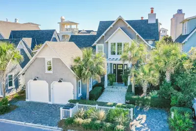Image de Ready for Fall at the Beach? Gorgeous Watersound home with heated pool!