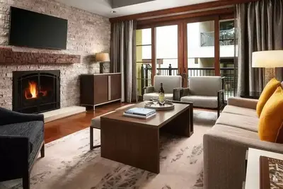 Image de Luxury 2 Bedroom + den w/pullout sofa sleeps 8