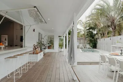 Image de Paradise Palms - pet-friendly beach home with pool