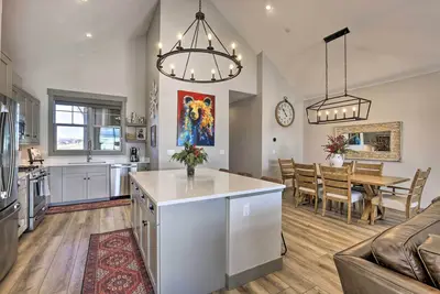 Image de Deck & Mountain Views: Granby Getaway!
