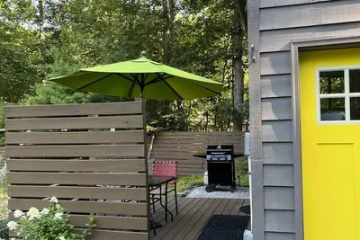 Image de Bowie Mountain Studio in heart of the Hudson-Valley's best nature, food, shops.