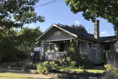 Image de Cozy Spring Avenue Bungalow