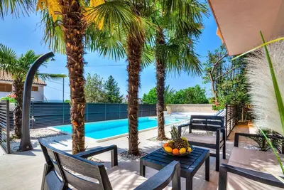 Image de Appartement de vacances avec piscine, air conditionné et barbecue