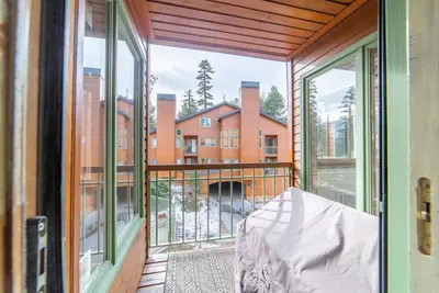 Image de Walk to Ski, Modern, Rustic Mammoth Condo w\/ Mountain Views & Spa - #490