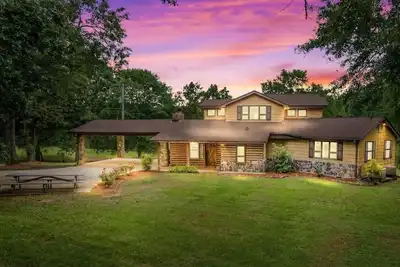 Image de Refuge Ranch Lodge | Log Cabin | Lake | Privacy | Weddings
