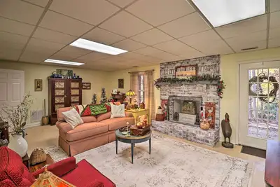 Image de Private Hendersonville Hideaway w/ Fire Pit!