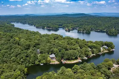 Image de 4 Tobarra Lane - A nicely furnished vacation rental home on Lake DeSoto on near