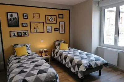 Image de Gîte confortable avec terrasse, terrain de pétanque, WiFi, chambre Pmr