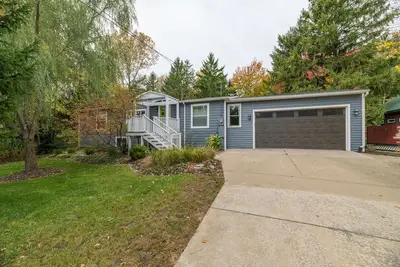 Image de Douglas Woods Retreat - Modern Cottage - Newly Remodeled! Walking distance to downtown Douglas!