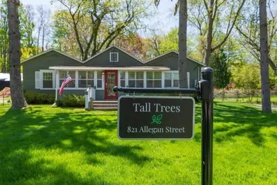 Image de Tall Trees - great location to downtown Saugatuck - Pet Friendly!