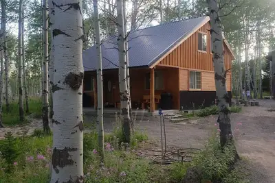 Image de 15 min to Yellowstone. Newly built in 2018 this cabin is meticulous. Wifi ÷ Ac