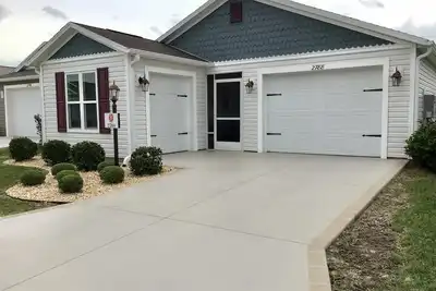 Image de Beautifully Decorated 2/2 Sm Dog Friendly w/New Gas Golf Cart, Bbq & Bicycles
