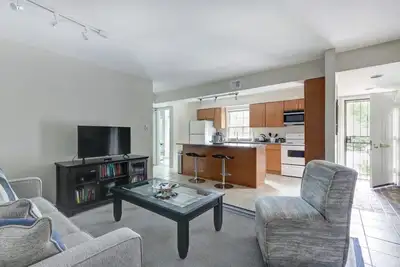 Image de Cozy Modern Apartment w/ Patio Off Jones Street!