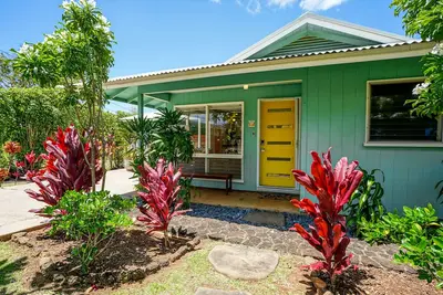 Image de Hale Mano - Tvnc 5047 - A mod beach cottage on the sunny, south side.