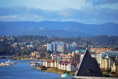 Image de Sub-Penthouse19th Fl. S. W. 180 Degree Ocean View Overlooking the Inner Harbour.
