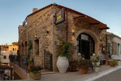 Image de 100m. away from the beach with large, impressive verandas and a majestic garden