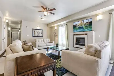 Image de 20% Off Monthly | 10% Off Weekly-Spacious and Fully Furnished Condo Near St. Charles