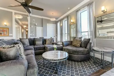 Image de 20% Off Monthly | 10% Off Weekly-5br Urban Penthouse in the Heart of New Orleans