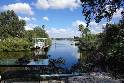 Image de 2/1 Waterfront Apt. Large Dock In 1 of W Florida's most desirable neighborhoods