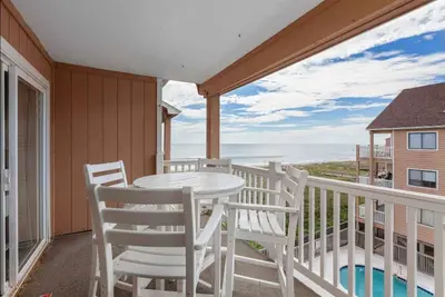 Image de Top Floor Ocean View Oasis