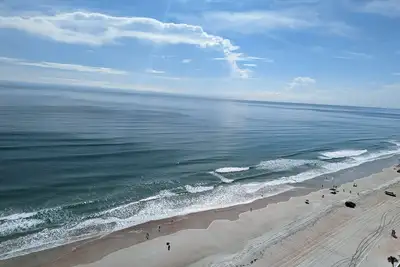 Image de Beachfront - Penthouse Condo 19th floor