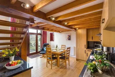 Nest Barn, pet friendly, with a garden in Keswick