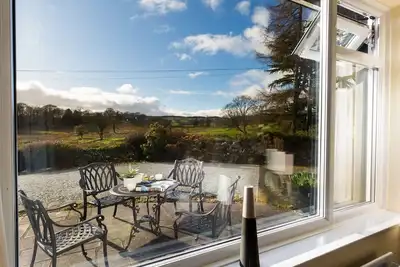 Honister Cottage, romantic, with open fire in Ambleside