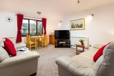 High Lake, family friendly, with a garden in Bowness-On-Windermere