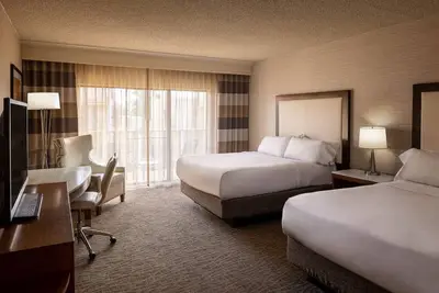 Image de The Perfect Stay for 8! 2 Queen Units w\/ Outdoor Pool, Free Parking and Golf!