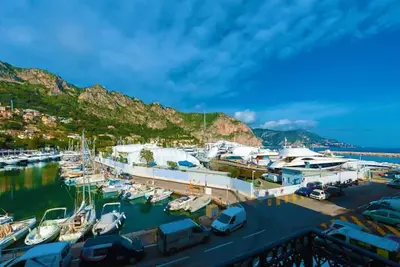 Image de Stunning Beaulieu Retreat: Chic & Air-Conditioned with Breathtaking Views