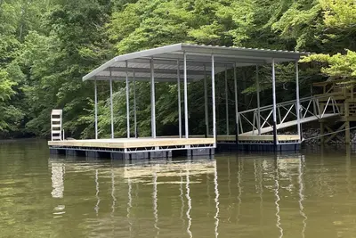 Image de New 2021 Tims Ford Lake Home - Private covered dock - Hot Tub