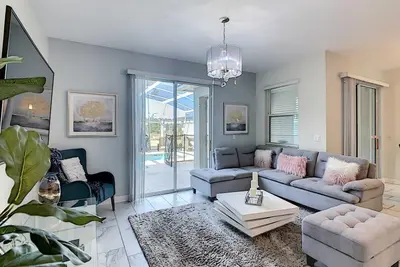 Image de Charming Poolside Stay/ Private Pool & Themed Room