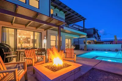 Image de O-64| Gorgeous Poolhouse * Heated Pool * Hot Tub * Firepit * Ping Pong