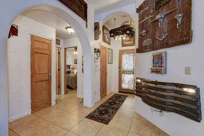 Image de Discount 12/30/25 Thru March 15th 2026\n Antique Themed Vacation Home in Sedona. -