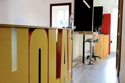 Appart Design 60m2, 2 ch, 10 min plage full climatisation, wifi, parking, centre