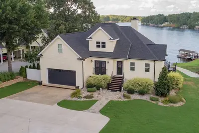 Image de The Cranberry Retreat, 4 Br, 5 Bath, New Dock, Deep Water on Jimmies Creek.