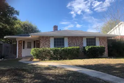 Image de beautiful one floor house with exellent location
