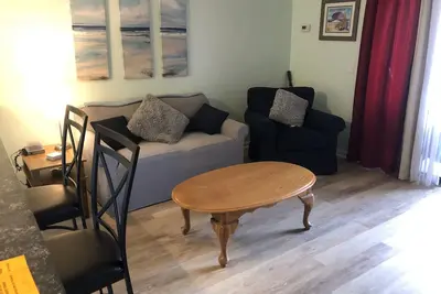 Image de Cozy Condo 1 block to the beach