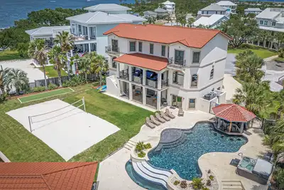 Image de Private Heated Pool, Private Beach, Hot Tub, Pickleball & Boat Dock & Bay Access