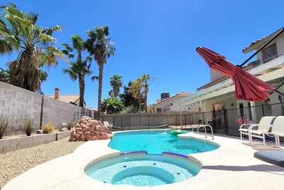 Image de Perfect Vegas Oasis with Gorgeous Yard/Spa and Pool, Remote Working & Vacation