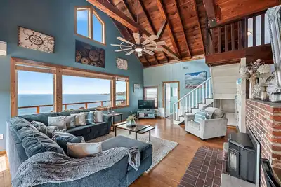 Image de Oceanfront Sunset Cabin with stunning ocean views & staircase to the beach!