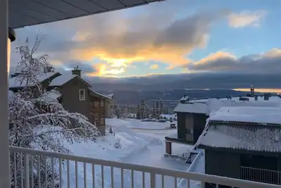Image de 4 Bdrm - Ski in/Out Condo - Private Hot Tub! Quick walk to the Village