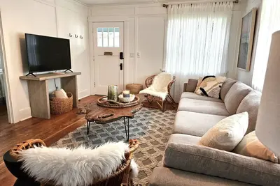 Image de Charming Beach Cottage, 2 blocks from the water!