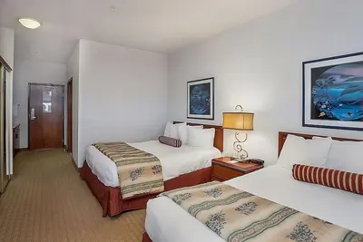 Image de Group Travel! Comfy Unit, Pool, Fitness Center and Beach