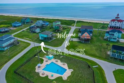 Image de Sea Rock, Views, Pool, fire pit, opt beach cart