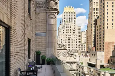 Image de Aka Residences City Views Premium Studio w/ Private Terrace, Kitchen, & WiFi