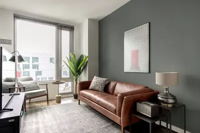 Image de Sleek SoMa 1br w/ Gym, Roofdeck, W/D, nr. Muni & Bart, by Blueground