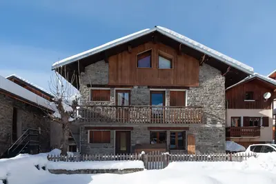 Image de Chalet dans les 3 vallées, lumineux, plein sud. \n4 chambres \n3 salles de bain