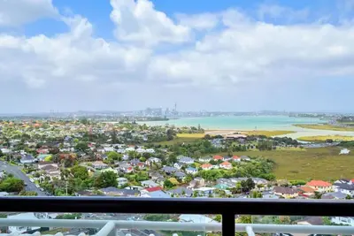 Image de Skyline Sojourn Studio with Parking and Sea Views